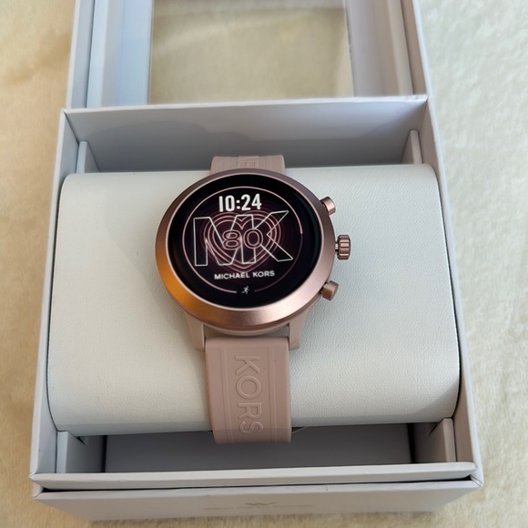 Michael Kors Access Smartwatch in Rose Gold - Picture 3 of 3